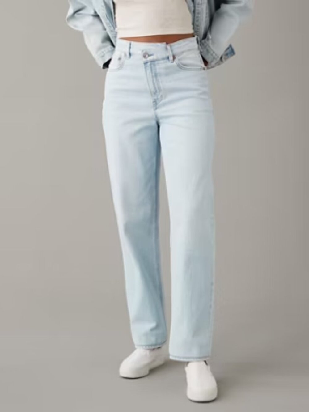 American Eagle Strigid Crossover Baggy Straight Leg Jeans Size 4 Light Wash